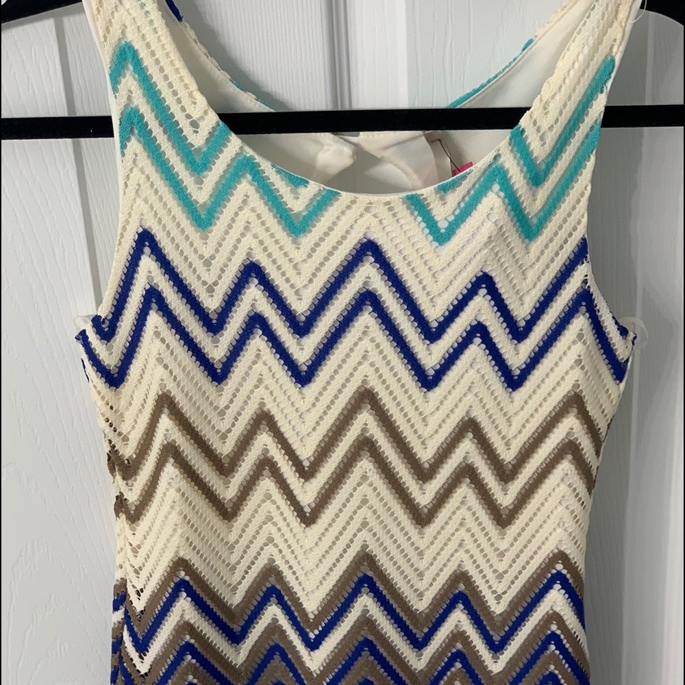 B1G1 Mono B Chevron printed midi dress